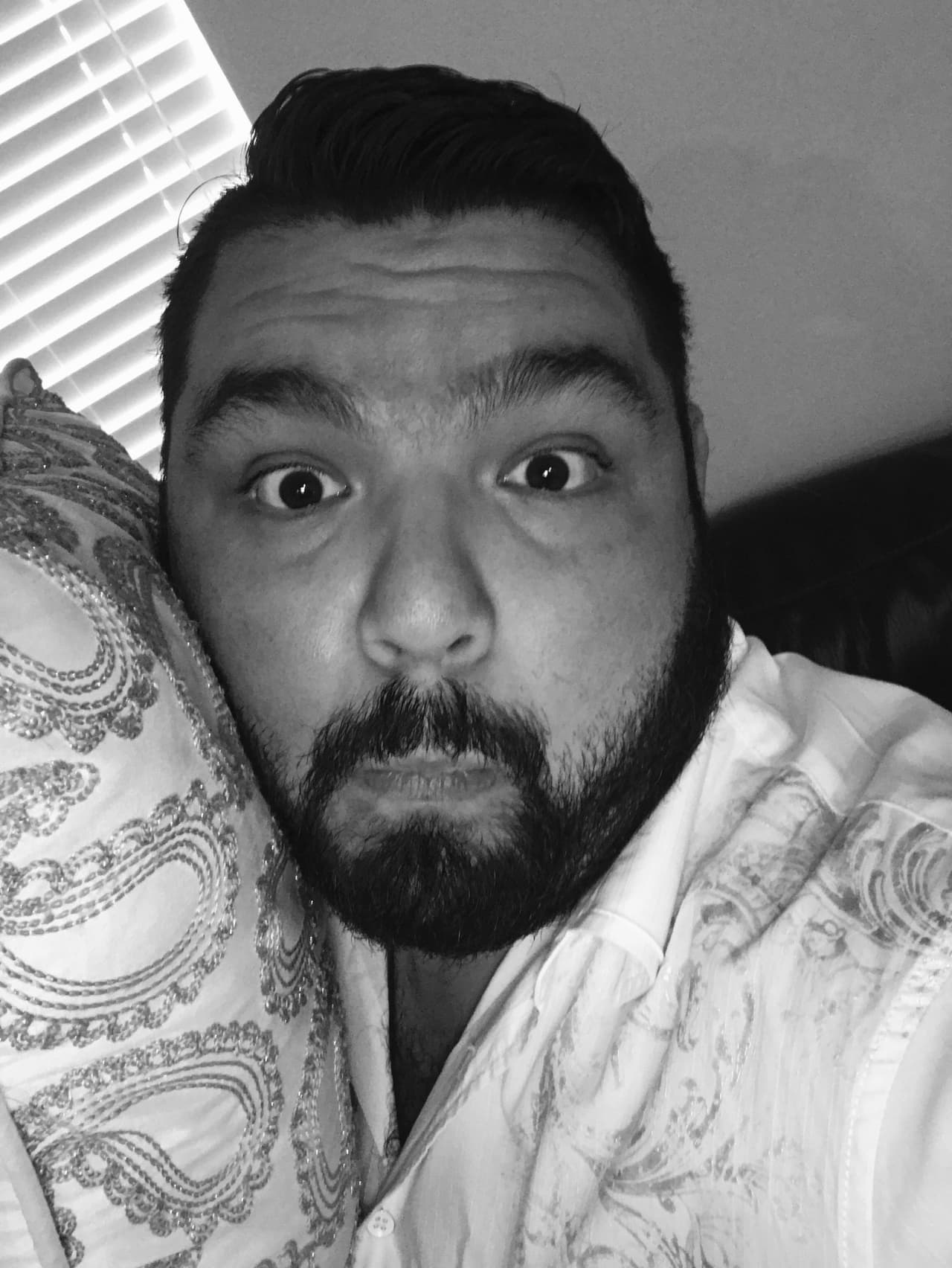 Al Tambochi le gustan las selfies divertidas.