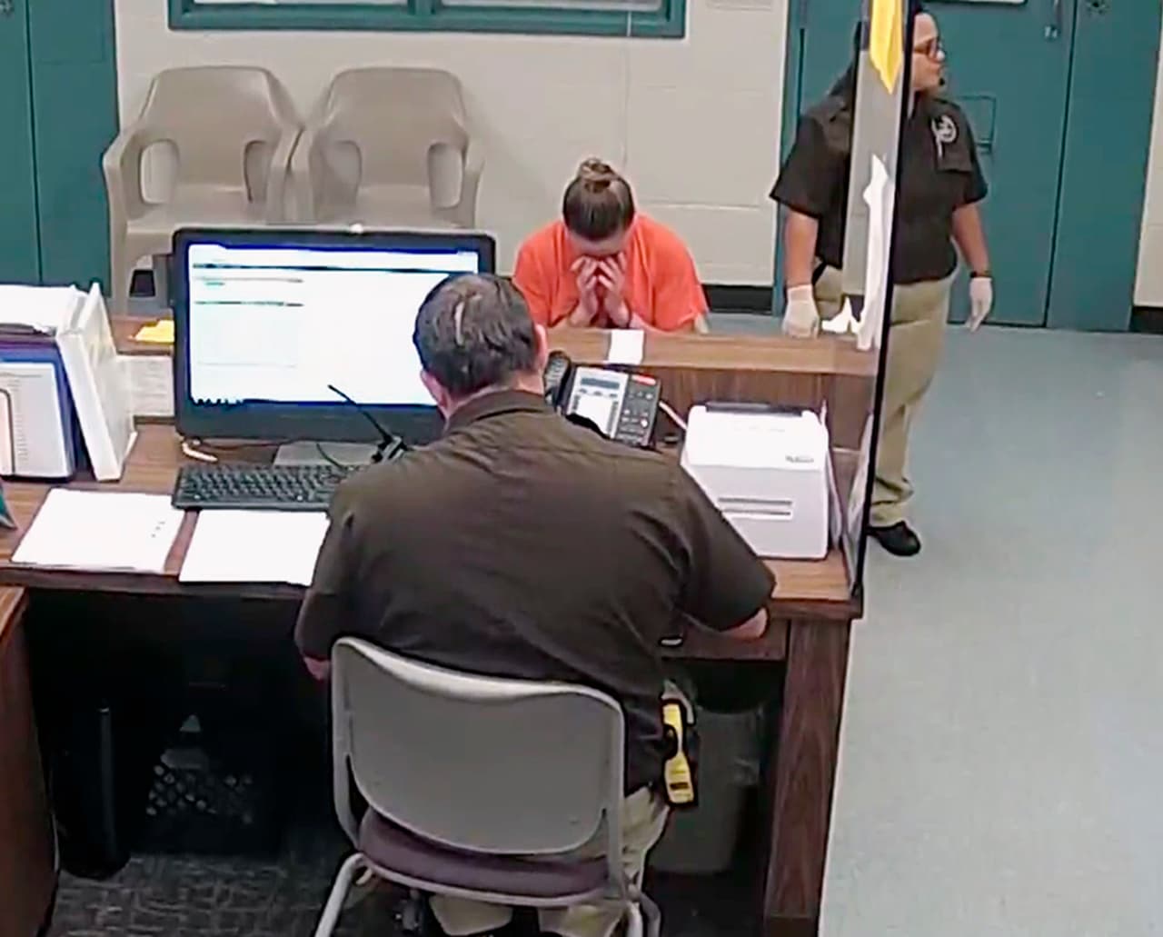 La oficial Amber Guyger se entregó tres días después de haber baleado a Botham Jean. Pagó de inmediato una fianza de 300,000 dólares y salió en libertad mientras se avanza la investigación del caso.