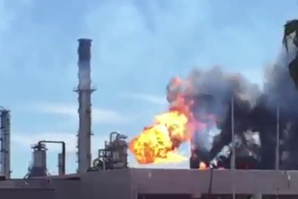 Pemex controla incendio en Oaxaca; hay ocho heridos