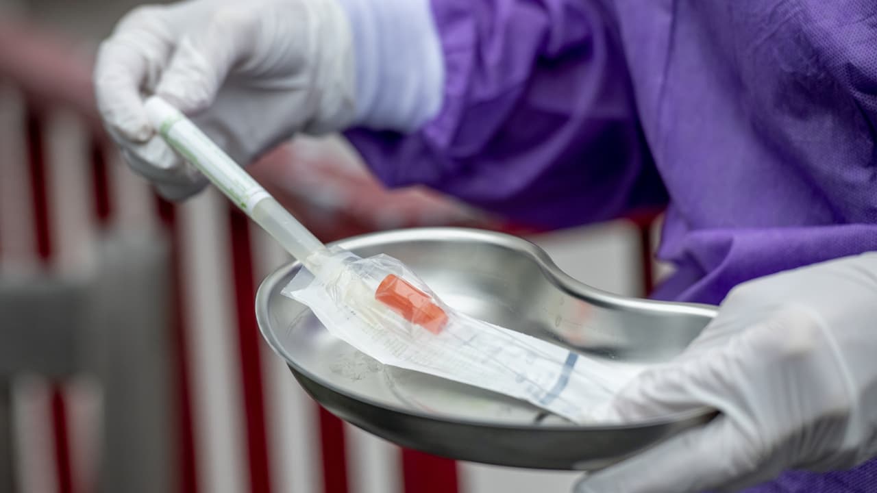 Piden a compañías de seguros de salud no cobrar por las pruebas de coronavirus