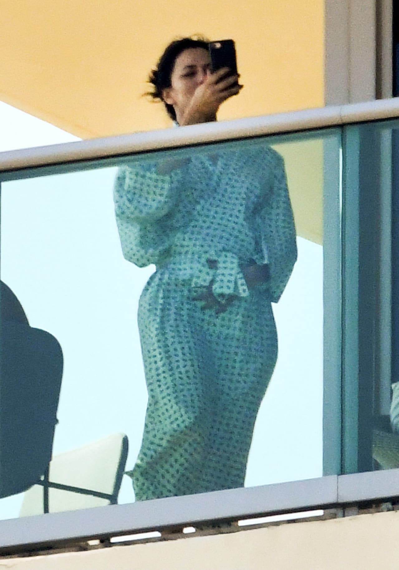 Después de que se diera a conocer que la actriz Eva Longoria y el empresario Pepe Bastón esperan un hijo, la actriz y empresaria fue retratada por los paparazzi en la ciudad de Miami.