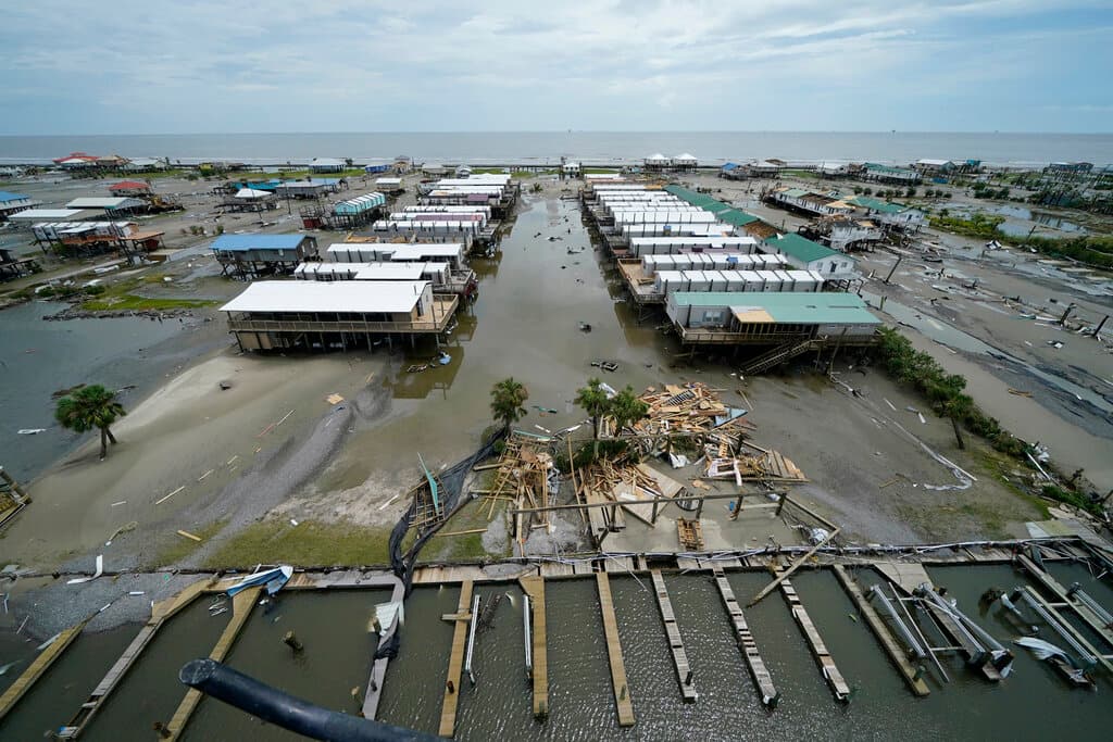 Al día siguiente, Resweber y otros oficiales se aventuraron a salir para evaluar los daños. La casa del propio jefe de policía era una de las tantas destruidas.