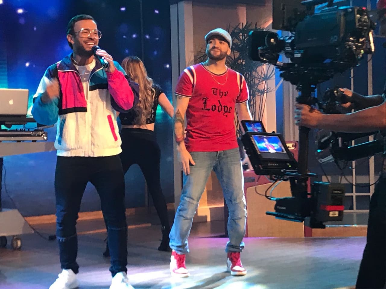 '911' es el título del tema en que este par de exitosos músicos unieron sus talentos y que ya está causando sensación en el mundo de la música.