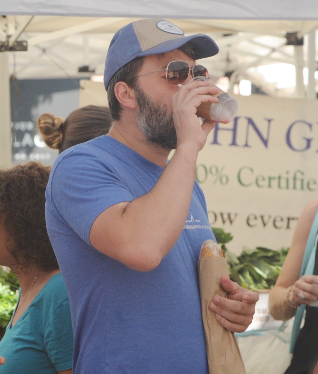 Probó todo lo que le ofrecían en el mercado.
