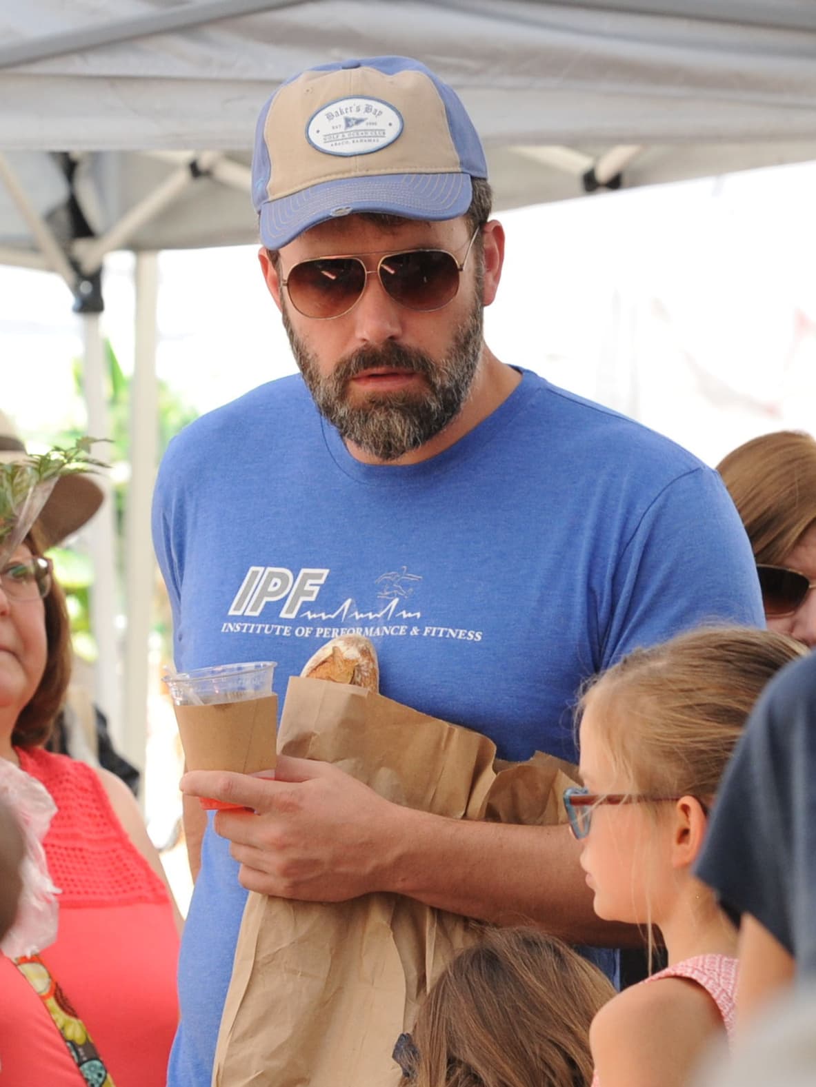 Aún luce unas libritas de más.