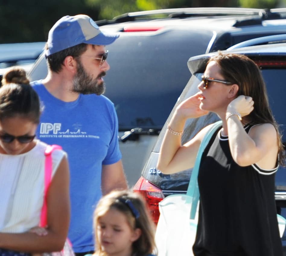 Visitando junto a sus hijos un mercado de granjeros.