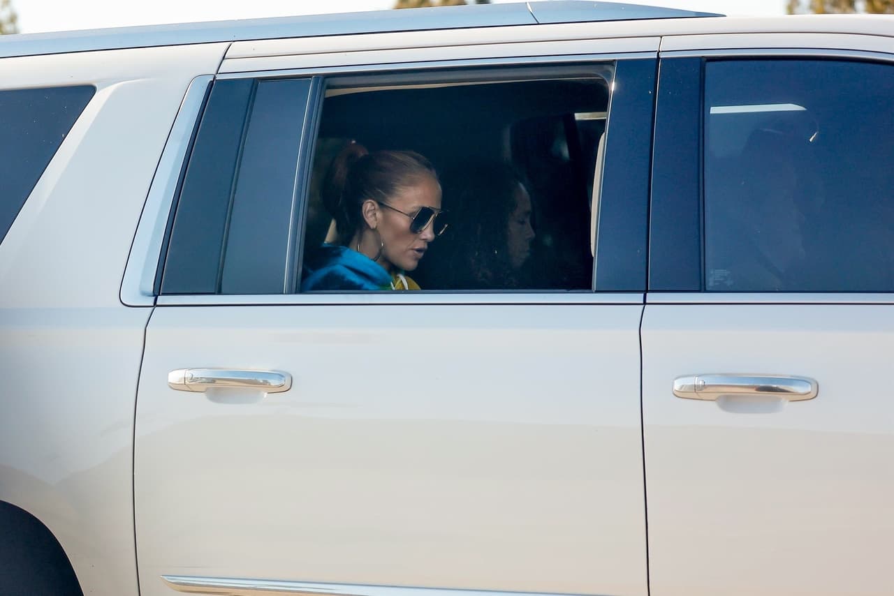 Fuentes cercanas a las estrellas aseguran que las visitas han sido amistosas: "
<b>Son amigos</b>… no han dejado de serlo", reportó el portal de noticias.
<br>