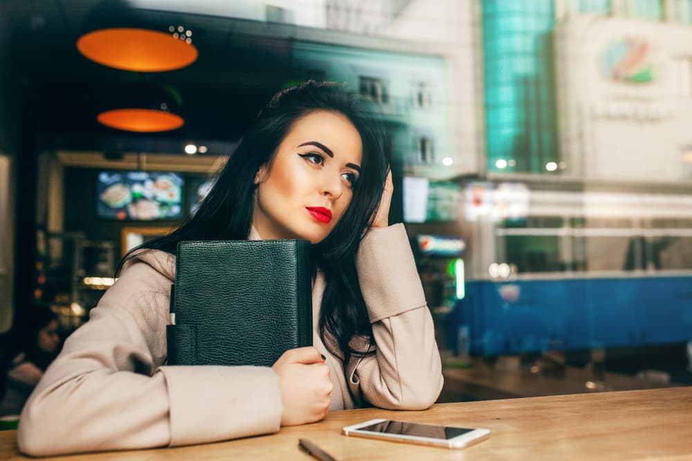 Cuida tus reacciones porque podrías estarlas matizando con la parte afectiva negativa de Capricornio y eso no dejaría sacar a la luz tus buenas cualidades. Ya sabes, pon siempre en la balanza los pros y los contras, las ventajas y las desventajas y analízalo con la seriedad y disciplina que te caracteriza. Verás lo bien que resulta todo. Además, desde el 28 el planetoide Plutón entrará directo en tu signo augurando un fin de mes imprevisible.