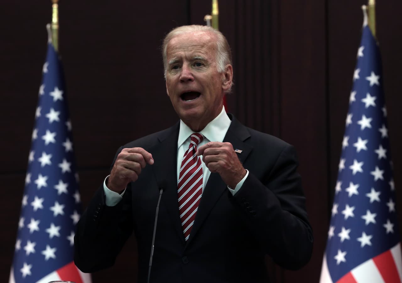Joe Biden, a la caza del voto obrero blanco para Hillary Clinton