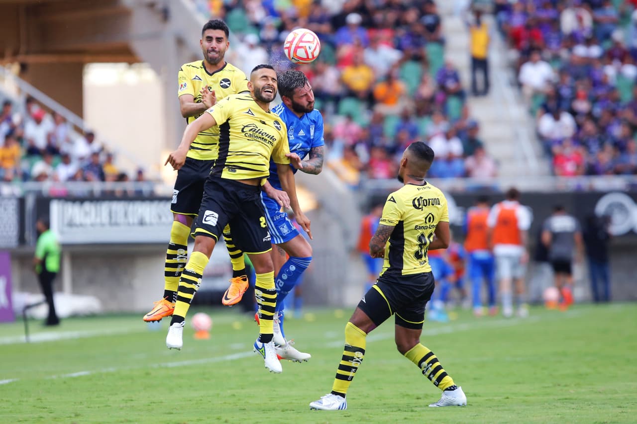 Tigres lograron su primer triunfo de la temporada tras imponerse a Mazatlán que no aprovechó que el rival sufrió la expulsión de Córdova.