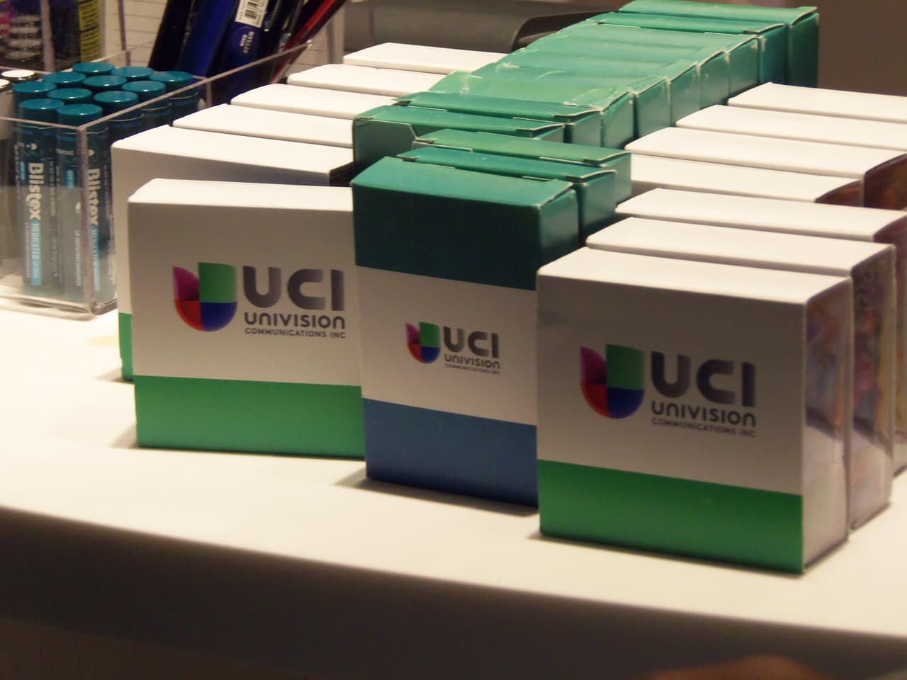 Así se festejó la inauguración de la tienda de Univision en LAX