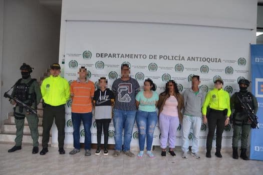 Mamá, abuela y padrastro detenidos: una familia es acusada de sacrificar a un niño para encontrar oro