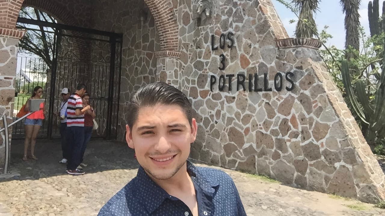 El padre de ‘El Big Charro’ vive como a una hora del rancho de Vicente Fernández, al que visitó como en cuatro o cinco ocasiones para poder saludarlo, pero no tuvo suerte.