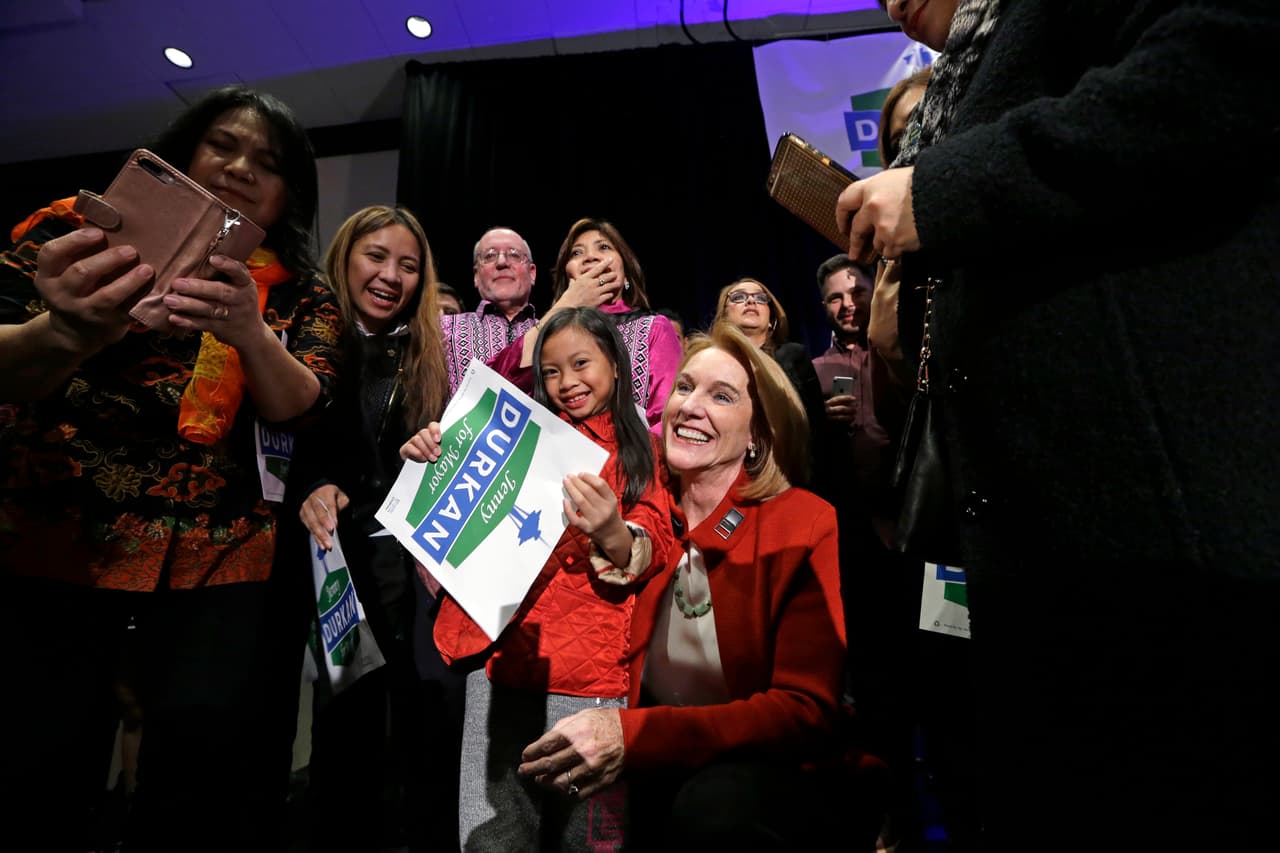 Jenny Durkan, primera alcaldesa abiertamente lesbiana en Seattle, Washington. Gobernará un concejo municipal de nueve miembros de los cuales seis son mujeres.