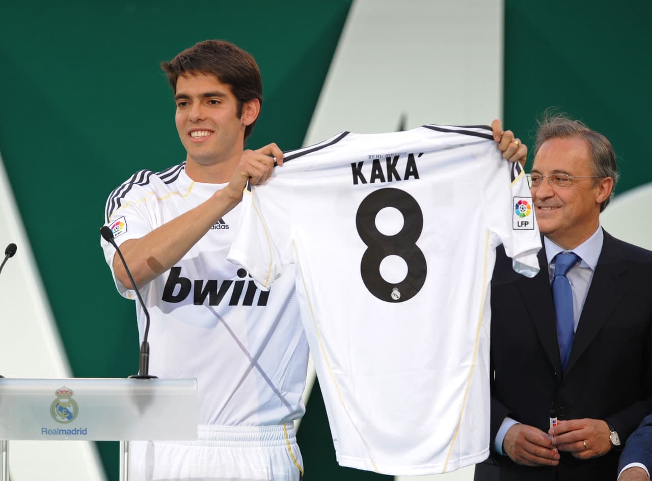 Uno de los fichajes más desilusionantes fue el de Kaká; ocurrió en el verano del 2009 cuando también llegaron Cristiano Ronaldo y Benzema.