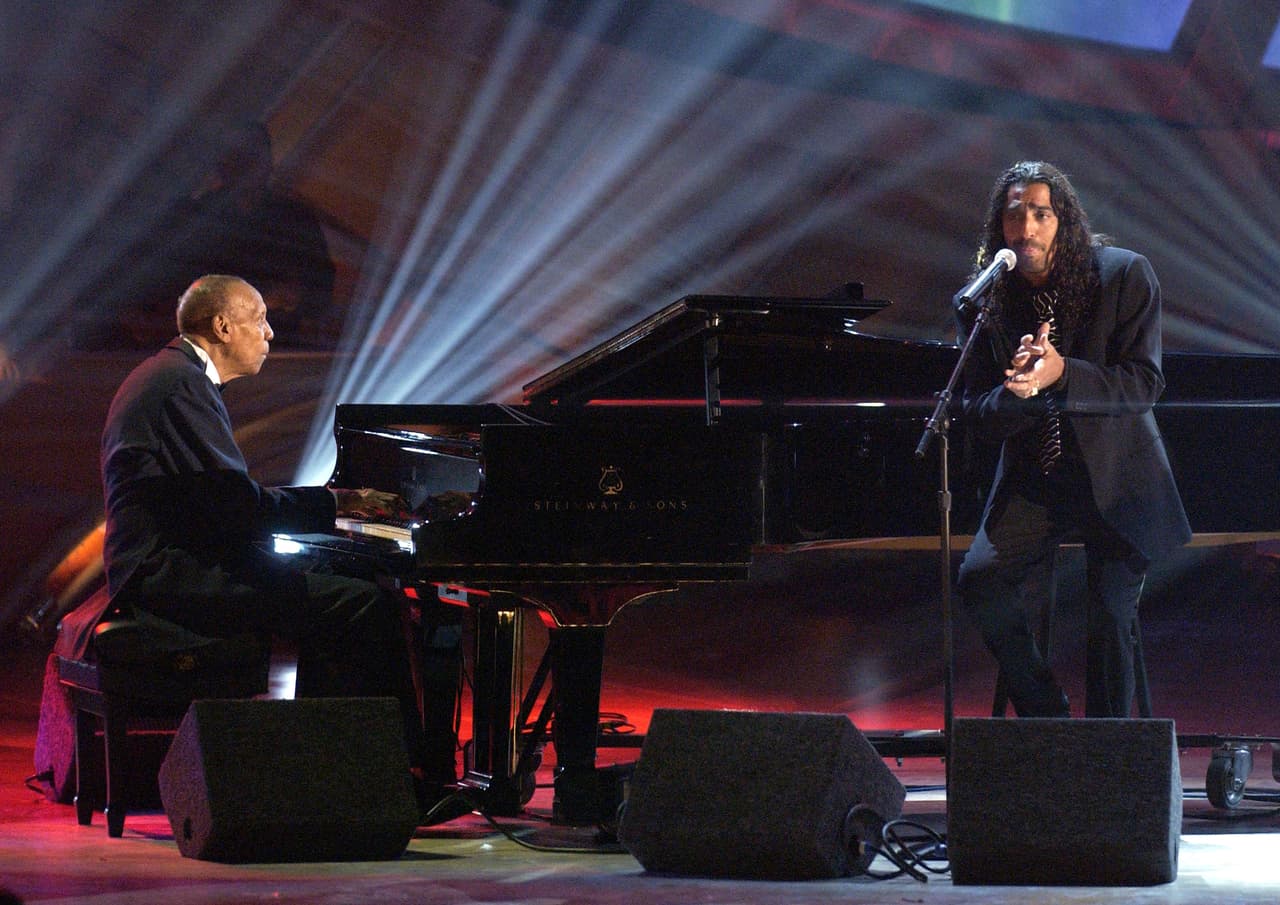 La mancuerna integrada por Bebo Valdés y Diego 'El Cigala', nominados a cinco categorías por 'Lagrimas Negras', deleitó a los presentes con su performance.