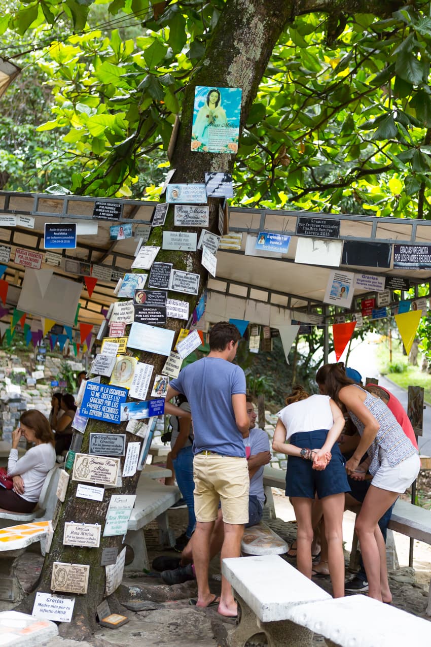 El santuario de La Rosa Mística es visitado por estos días por feligreses y turistas extranjeros.