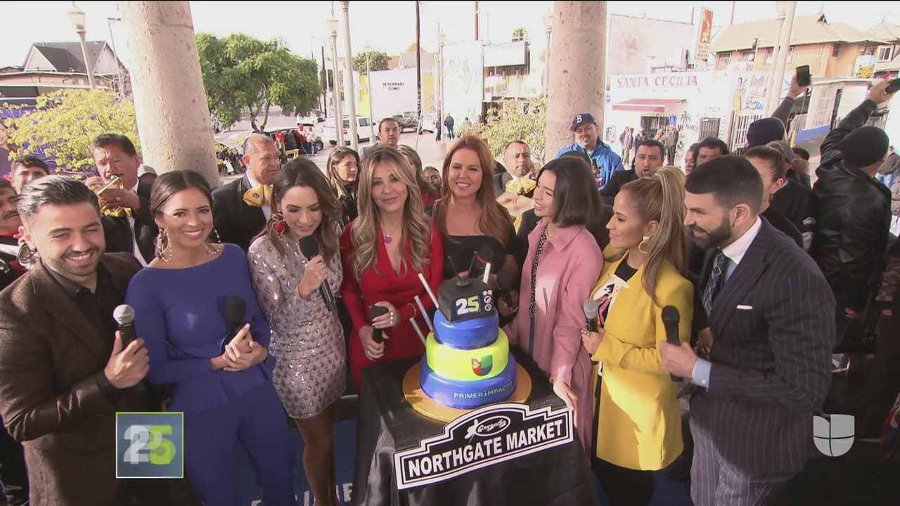 Esto debido a la celebración de los 25 años al aire de Primer Impacto, por lo que su compañera Myrka Dellanos también estuvo presente.
<br>