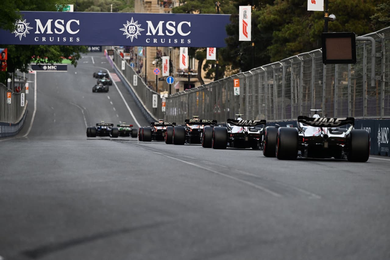 Los Fórmula 1 iluminaron las calles de Bakú en Azerbaiyán, un circuito callejero nada sencillo.
<br>