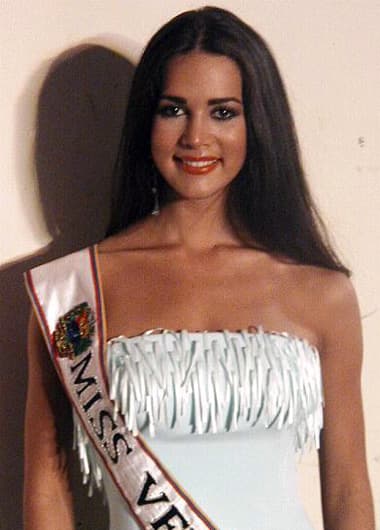 Seis criminales los abordaron y los robaron, el chofer de la grúa les disparó y fue que comenzó el tiroteo donde la actriz y su esposo murieron.