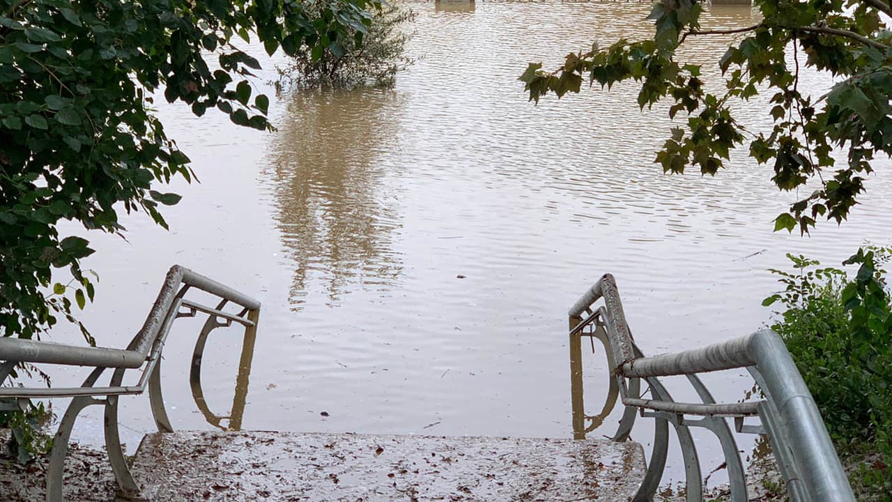 Así de inundado como estaba este parque estuvieron otros en el área de Houston debido a la gran cantidad de agua.