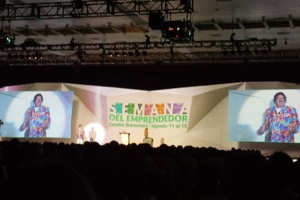 Haciendo uso de su característico sentido del humor, el comediante invitó a los emprendedores a conjuntar sus ideas, realizarlas y buscar apoyarlas.