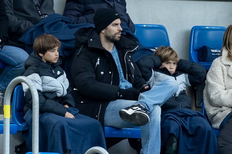 Entre tanto, 
<a href="https://www.univision.com/famosos/pique-shakira-fin-de-semana-instructor-esto-hizo-el-fotos">sus hijos, Milan y Sasha, estuvieron al cuidado de su padre, Gerard Piqué</a>, quien los llevó a Andorra para que presenciaran un partido de fútbol. 
<br>