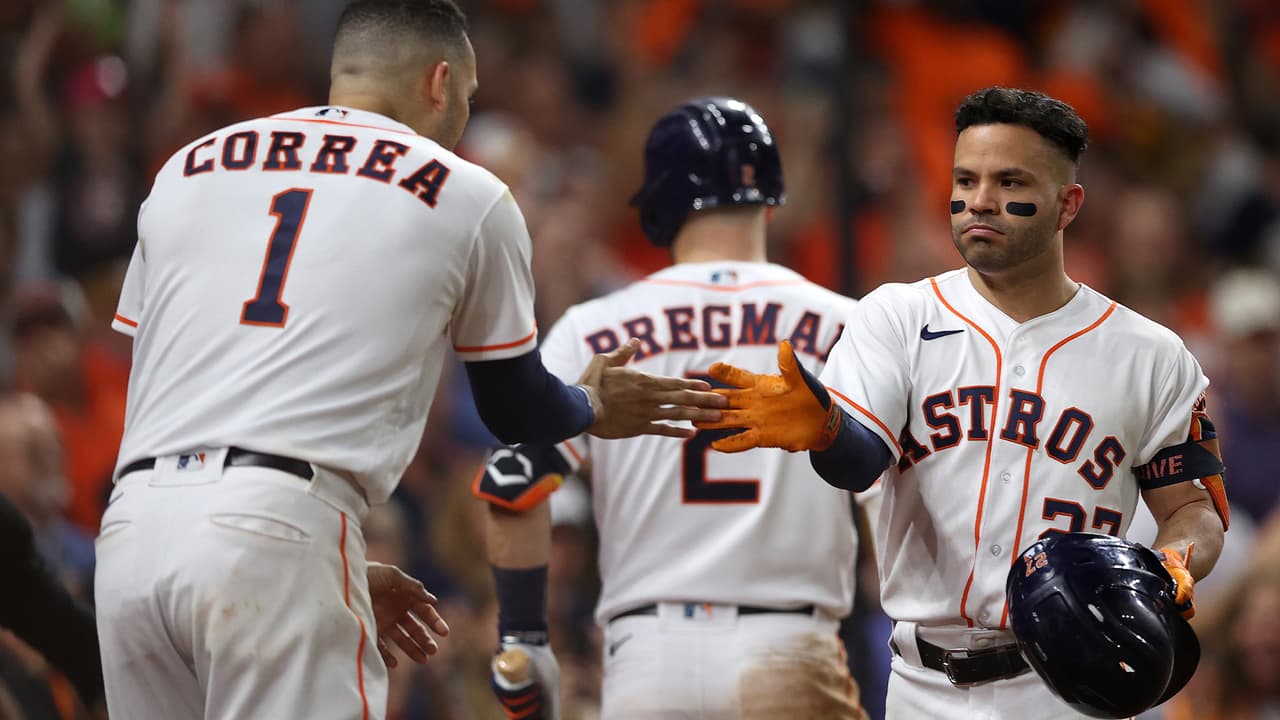 Carlos Correa conectó otro cuadrangular para poner la pizarra 4-3 a favor de los Astros.
