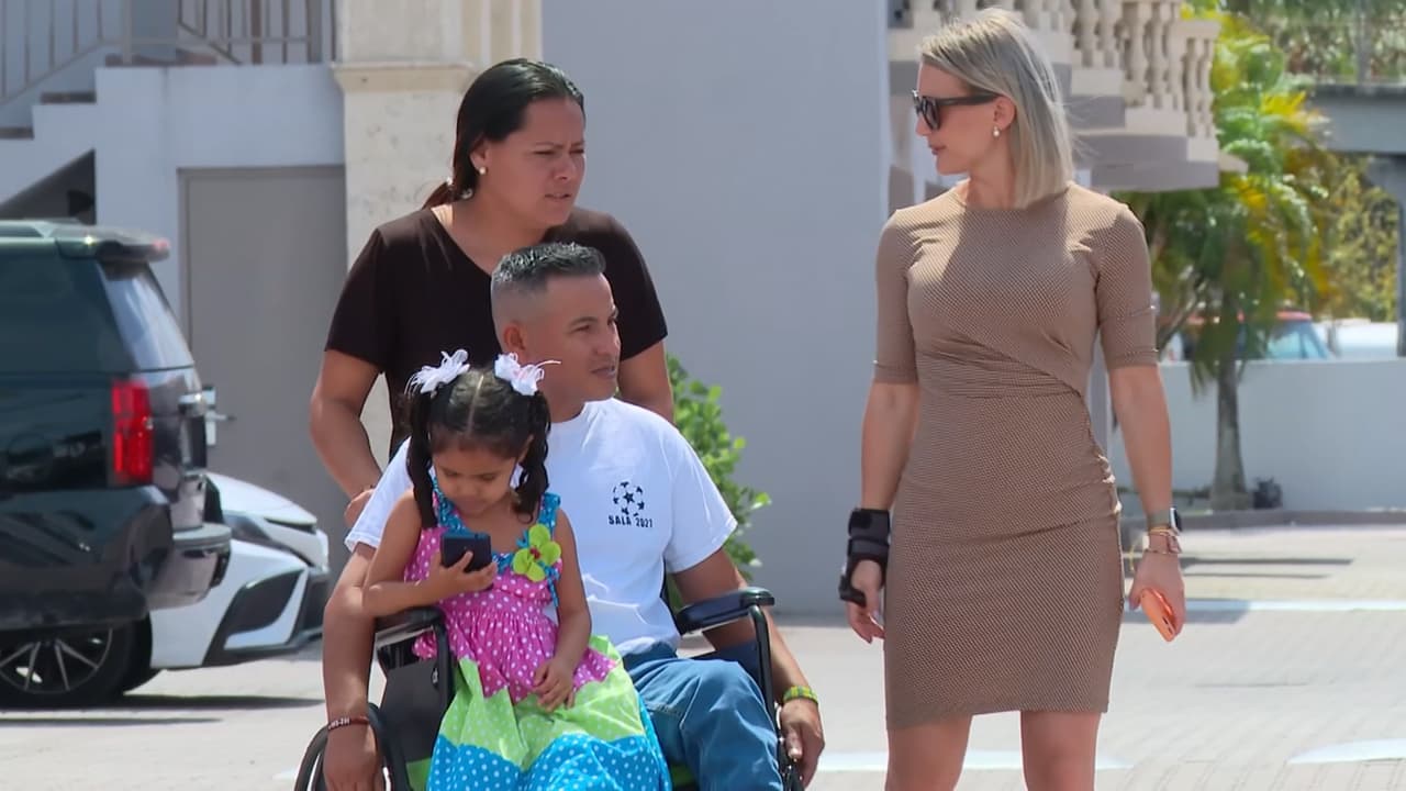 <b>"Esto no es de suerte, esto fue de misericordia",</b> reflexiona Javier sobre su llegada a Miami. Su camino estuvo marcado por un desafío tras otro, desde ser víctimas de la delincuencia hasta sortear los peligrosos caminos de la selva y el desierto.