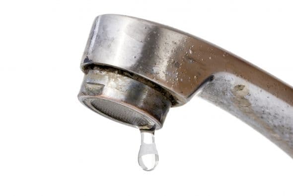 <b>Elimina óxido. </b>Realiza una mezcla con medio litro de agua y dos cucharadas de ácido cítrico, y viertelo en un spray.