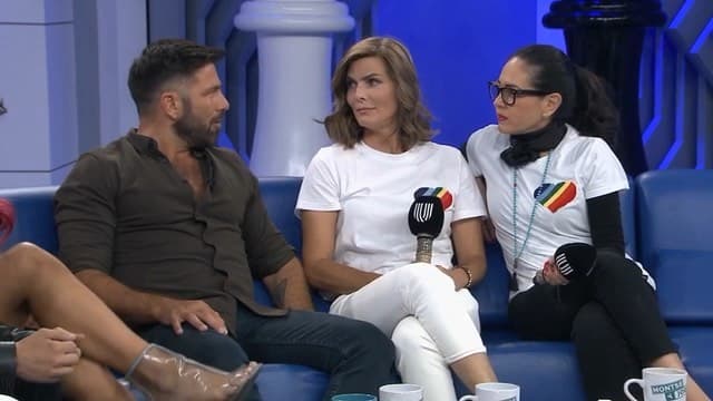 Pero Montserrat también externó: "Me da risa porque de repente, me dan risa los papás a veces, de verdad a veces ustedes papás que están ahí en la casa: de repente ven al niño, de tres años, se pone el lápiz (labial), con los tacones de la mamá y, 'ay, que no juegue a eso, quítenle eso, denle un carrito!', y agarra las barbies, ¿no?".