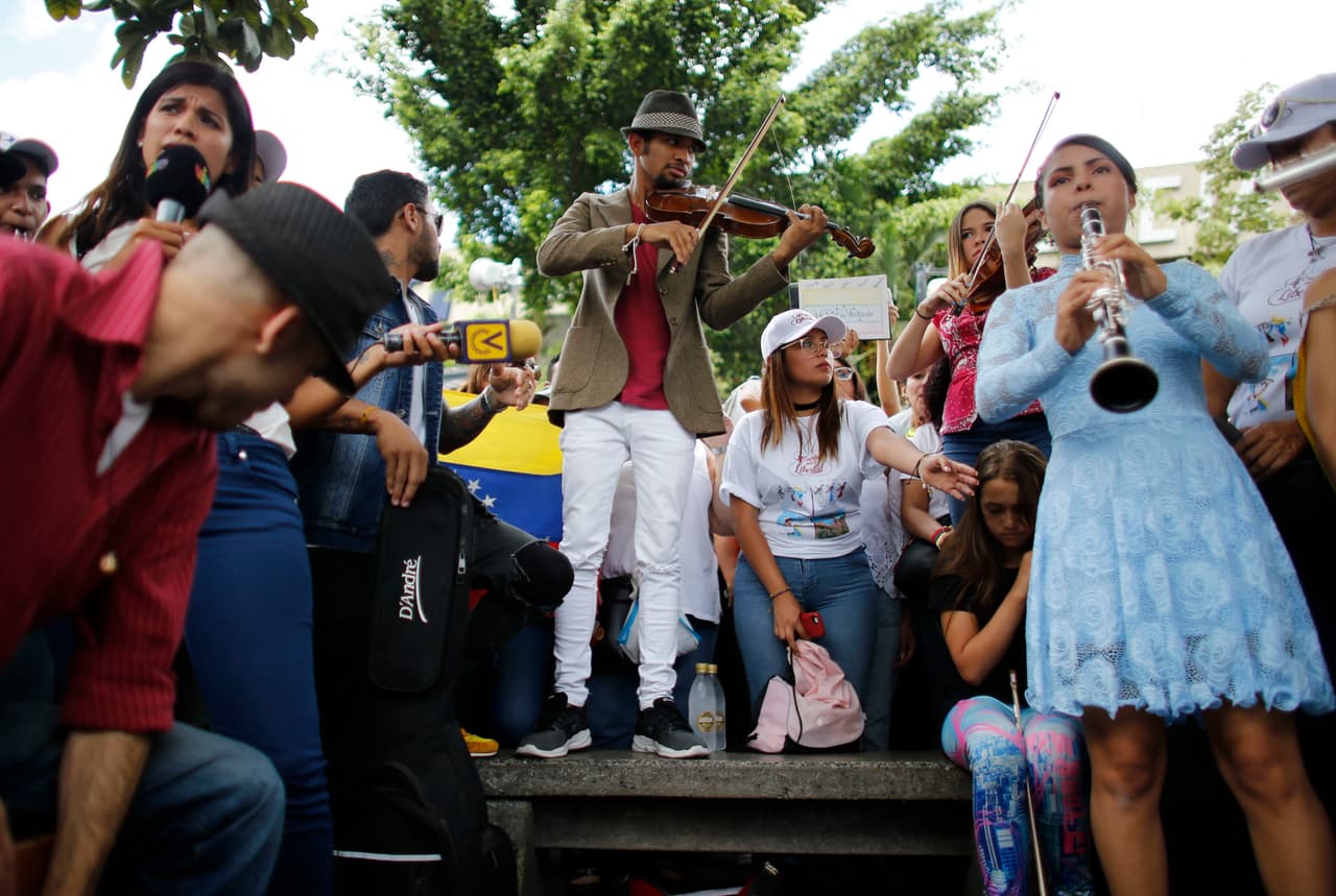 Hieren al violinista Wuilly Arteaga en protesta en Venezuela