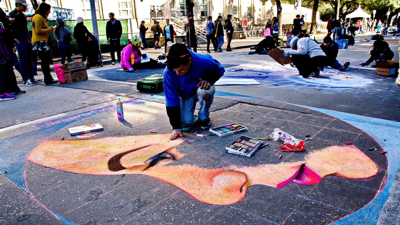 Además de la exhibición de arte callejero, también presentan música en vivo, venta de comidas y bebidas.