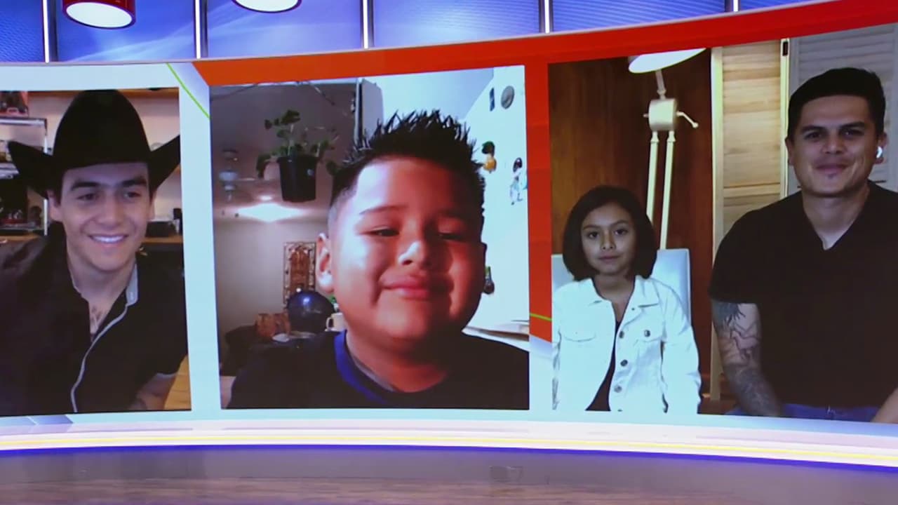 Giovani, sin un diente, pero con su gran sonrisa, estuvo con nosotros, y junto a Julián Figueroa y Régulo Caro, fue juez de 
<a href="https://www.univision.com/shows/despierta-america/giovani-nos-robo-el-corazon-con-su-sonrisa-sin-diente-en-su-reaparicion-como-juez-de-mi-hijo-es-un-artista-video">Mi Hijo Es Un Artista</a>.