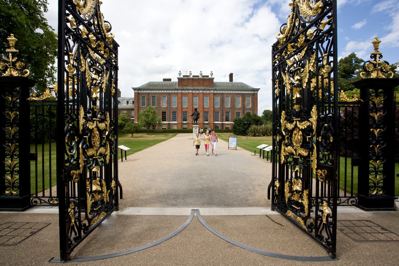 De acuerdo con el medio inglés 
<a href="https://www.dailymail.co.uk/news/article-6240755/Harry-Meghan-Kensington-Palace-apartment-1-4-million-renovation.html">Daily Mail</a>, la remodelación del nido de amor de los recién casados tuvo un costo de alrededor de 1.4 millones de euros (más de 1 millón 600,000 dólares).