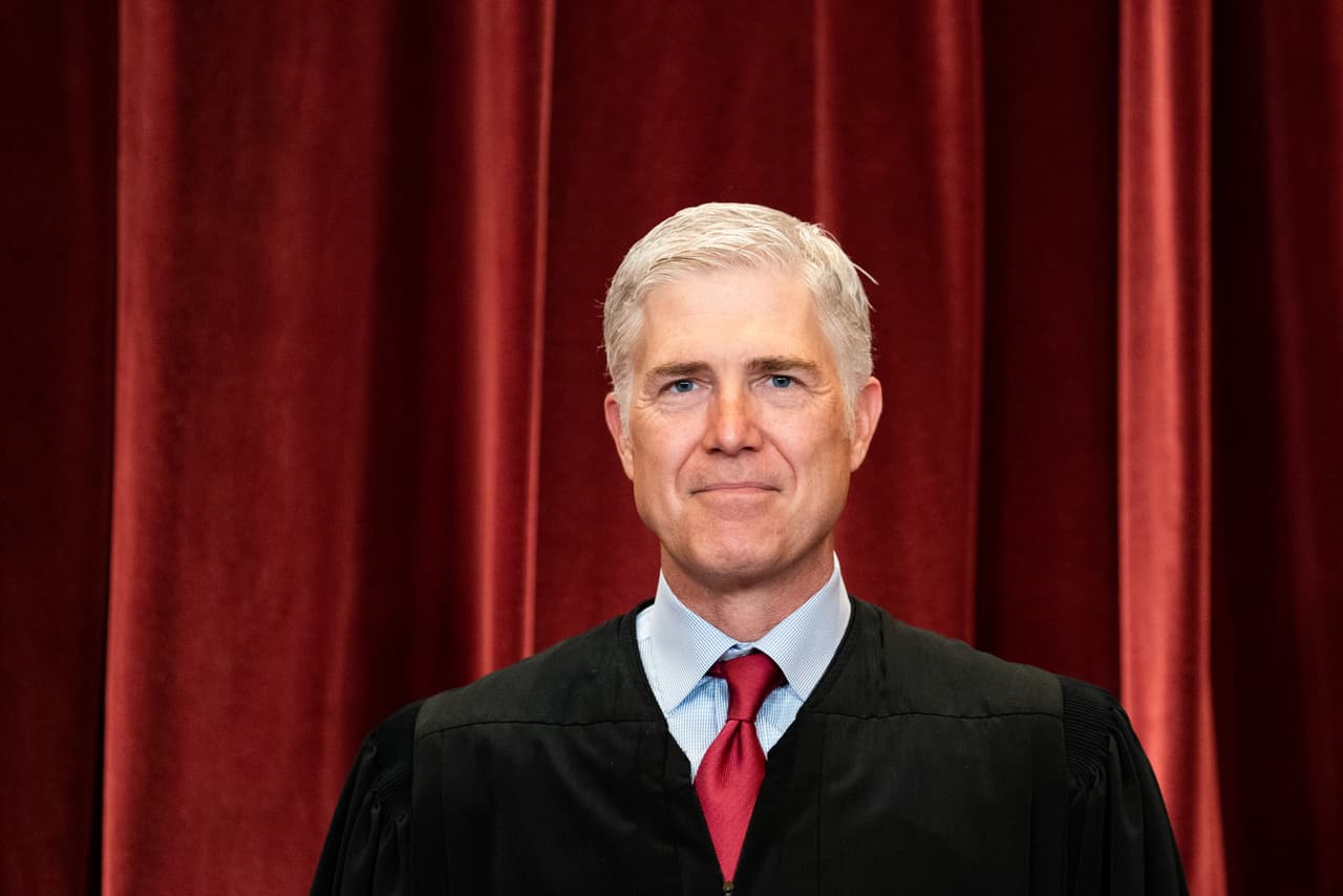 <b>Neil Gorsuch, nacido en 1967.</b> Fue nominado por el presidente Donald Trump para mantener la balanza inclinada hacia el ala conservadora. Perteneció a la Corte de Apelaciones del Décimo Circuito de Denver y estuvo en ese cargo desde 2006, luego de que fuera nominado por el presidente George W. Bush. Es egresado de Columbia, obtuvo su título de Leyes en Harvard –con el expresidente Barack Obama– y cursó una beca Marshall en Oxford con la que alcanzó un doctorado. Ocupa el cargo desde abril de 2007.