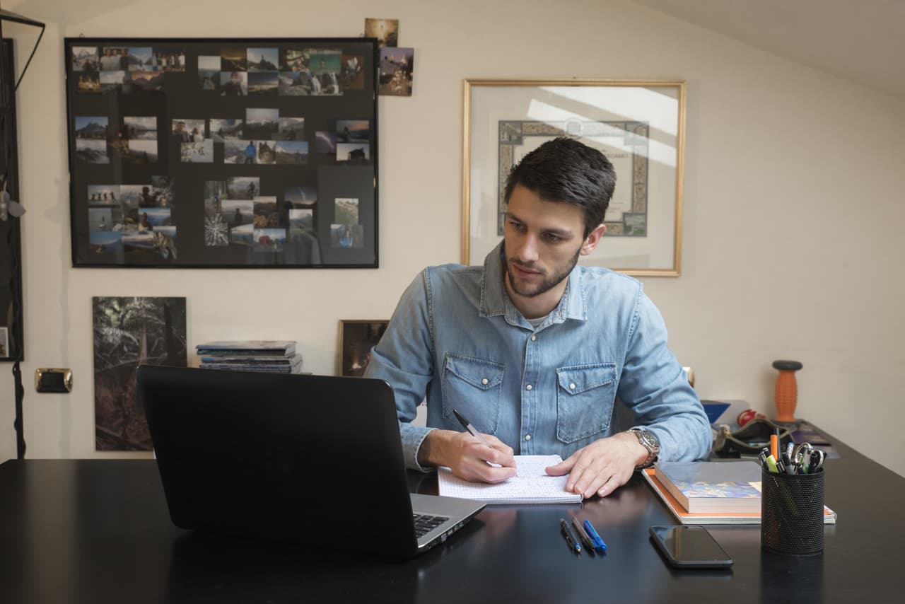 Aquellos que necesiten pasar el curso obligatorio para adquirir la licencia de conducir ahora pueden hacerlo online.