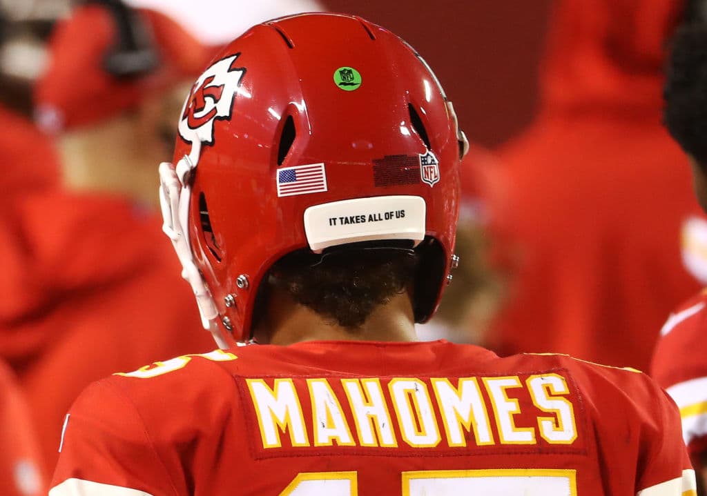 Derrick Henry homenajea a víctimas por racismo con un novedoso atuendo