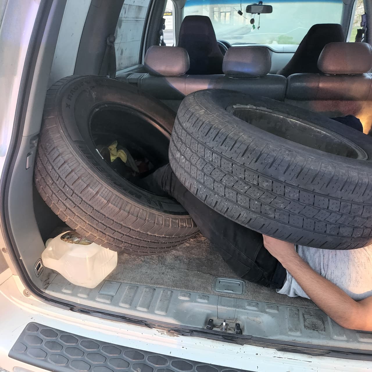 En días recientes también, un agente de la estación Brian A. Terry observó a presuntos inmigrantes entrando en una SUV cerca de Hereford.