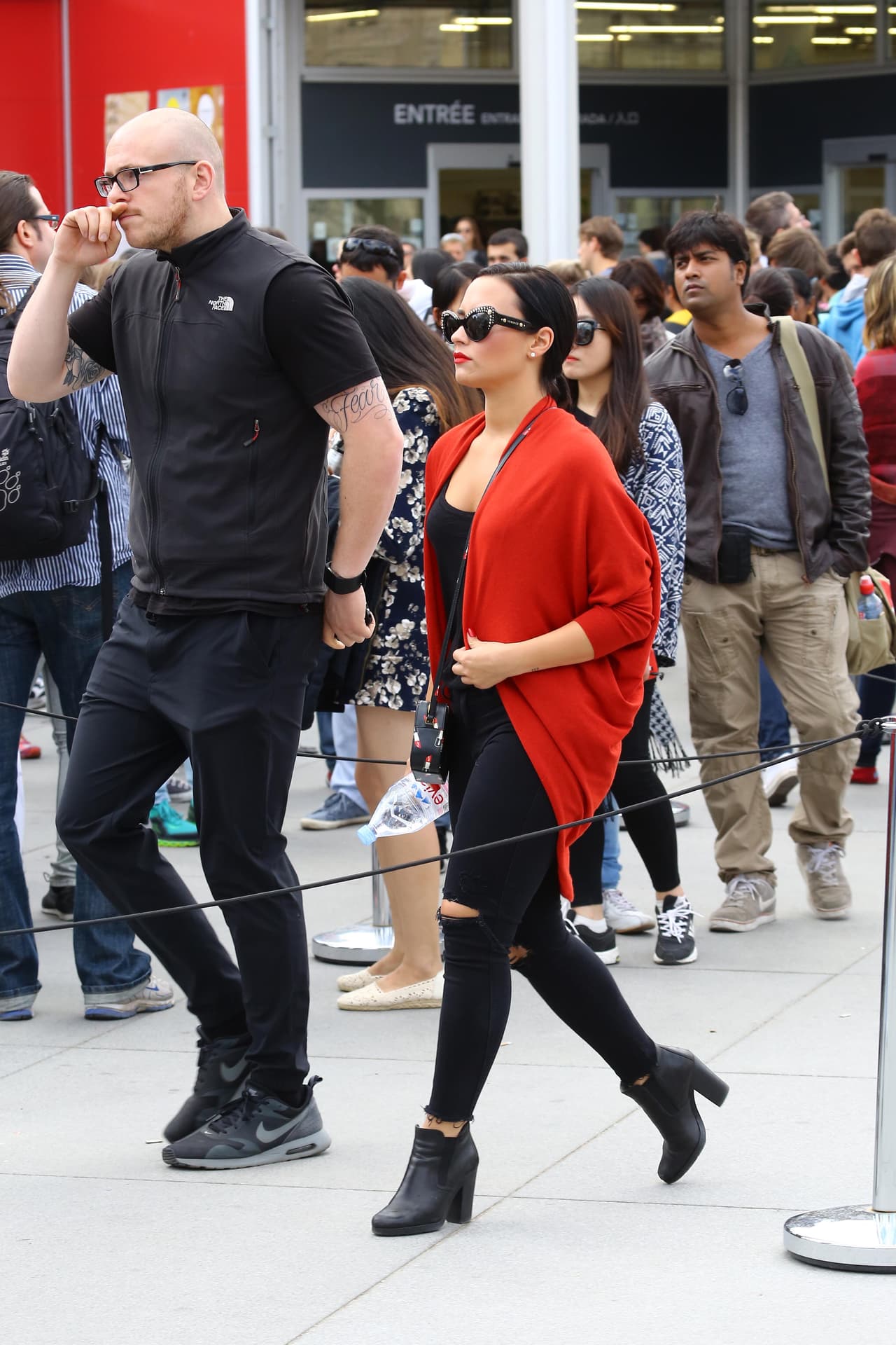 Pero el tacón cuadrado es el que reinará a lo largo de toda esta temporada, es el más cómodo del mundo y súper retro recordándonos a la moda setentera ya muy presente en todas las pararelas, y en las calles también.