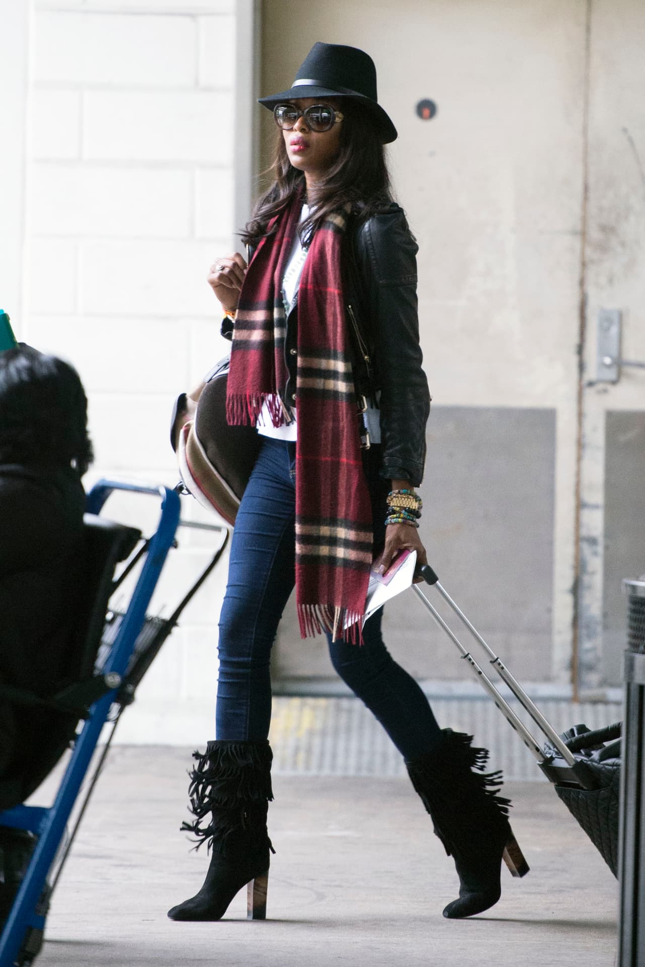 Los flecos están a todo lo que da en mil prendas y accesorios, por eso las botas también los han adoptado.