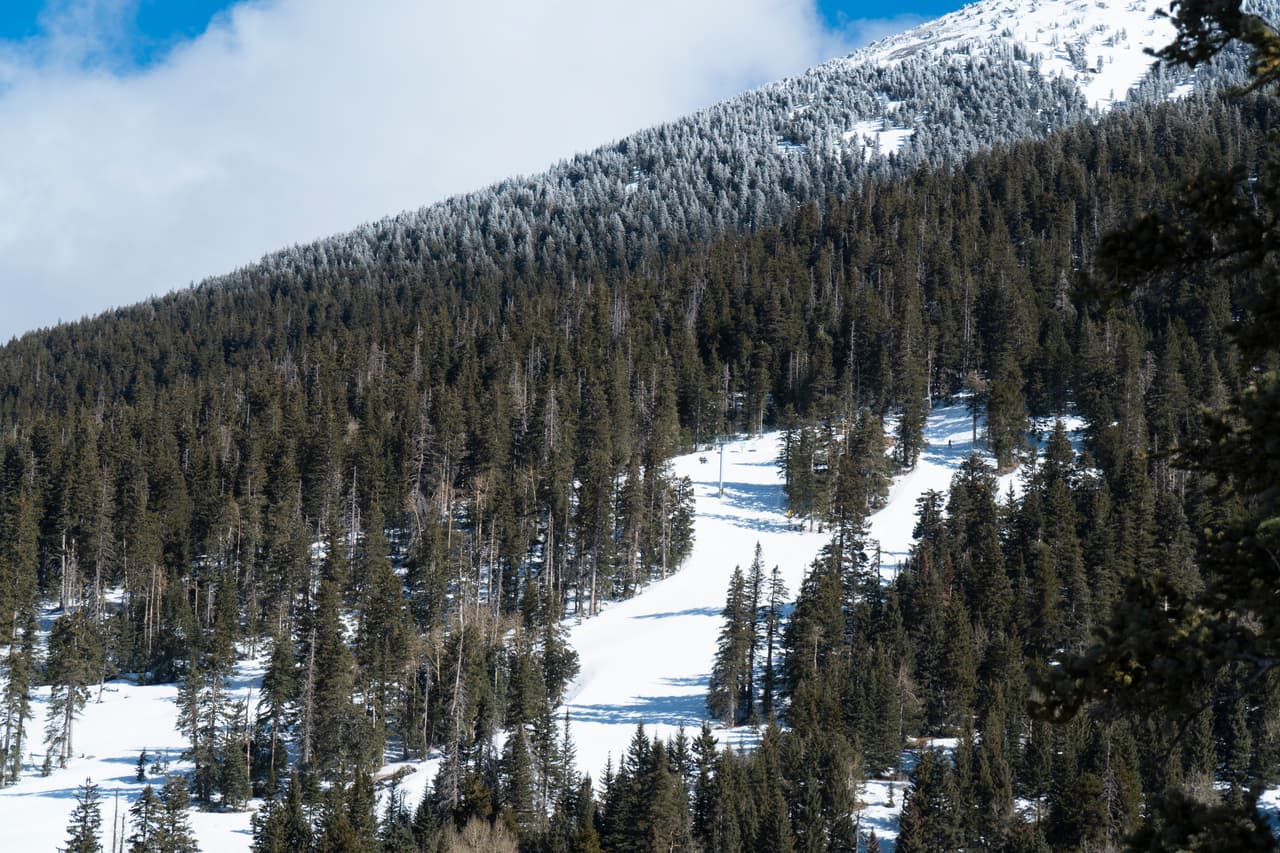 Ubicada en los Picos San Francisco y fundada en 1938, esta pista de esquí ofrece retos para todos los niveles.
<br>