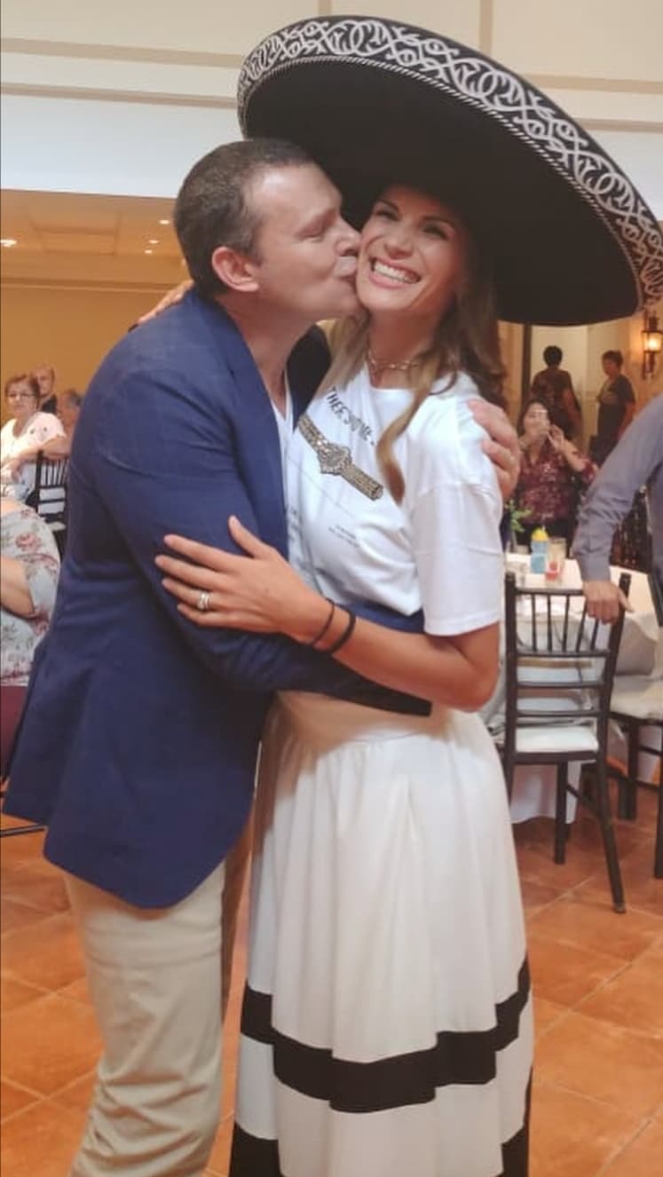 Alan Tacher sigue alimentando el amor con su esposa Cristina Bernal, en el paso de sus 47 años festejaron tres años de matrimonio. Además, para celebrar los 40 años de su esposa organizó una fiesta sorpresa.