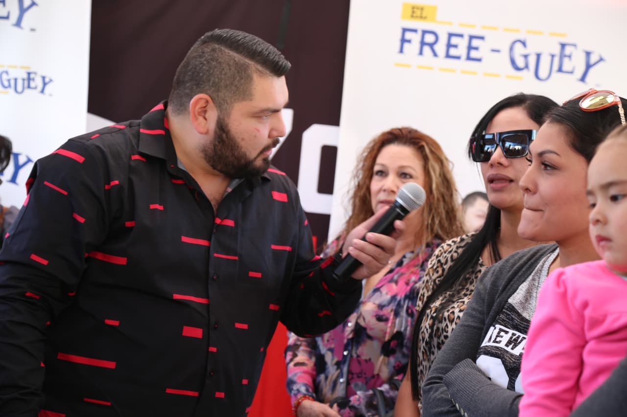 Así se divierten los locutores del Free-guey show cuando no están en cabina.