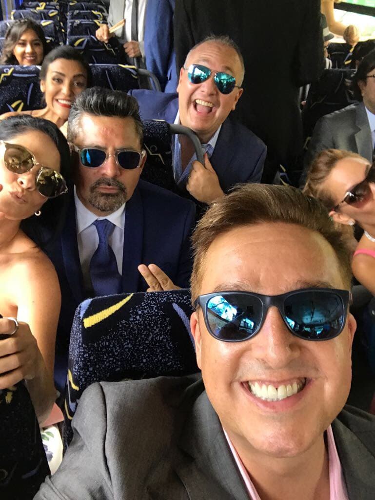 Debido a los accesos del lugar, el parque pensó en un sistema de autobuses que llevaban y traían a los invitados.