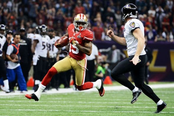 La gran fiesta deportiva del año en Estados Unidos, el Super Bowl de la Liga Nacional de Fútbol Americano (NFL), en su cuadragésima séptima edición, ya forma parte de la historia con los Ravens de Baltimore como nuevos campeones al vencer por 34-31 a los 49ers de San Francisco. Los pronósticos se cumplieron, los Ravens llegaron al Mercedes-Benz Super Dome de Nueva Orleans con el mejor mariscal de campo del momento, Joe Flacco, y la mejor defensa de la NFL, ambos factores se hicieron presentes en los momentos decisivos que hicieron posible el triunfo y el conseguir el segundo trofeo Vince Lombardi en la historia de la franquicia de Baltimore. Flacco, de 28 años, fue el líder perfecto en la primera parte al conseguir tres pases de anotación, que lo dejaron como el sexto mariscal que lo consigue en la historia del Super Bowl y una ventaja parcial de 21-6 al descanso que sería decisiva. El safety Ed Reed, nativo de New Orleans, empataría la mejor marca de la fase final de la NFL con nueve robos aéreos, mientras que Kaepernick quedaría con la mancha de la interceptación que sufrió. Antes que se diese el ya histórico apagón, el primero en un Super Bowl, el receptor abierto Jacoby Jones también quiso entrar en los libros de las marcas al conseguir nada más comenzar el tercer periodo al regresar 108 yardas de "touchdown" una devolución de balón, la mejor de todos los tiempos. Kaepernick y los 49ers vivieron los momentos estelares del partido al conseguir 23 puntos en menos de 13 minutos, 17 fueron consecutivos. Lewis, no brilló como en el primer Super Bowl del 2001 cuando ganó el premio de Jugador Más Valioso (MVP), que esta vez le fue con todos los honores a Flacco, al completar 22 de 33 pases para 287 yardas, sin interceptaciones, pero hizo seis derribos y cuatro fueron "placajes" solitarios. Suficientes para que los Ravens lograsen el segundo trofeo Vince Lombardi en su historia y Lewis pudiese cerrar con broche de oro su legado de 17 temporadas brillantes dentro de la competición de la NFL. Mientras que la revelación de la temporada Kaepernick confirmó que es un mariscal muy especial, lleno de energía, que corre como nadie, que tiene un dinamismo único, pero que todavía no pudo emular a los legendarios Montana y Young, que lo precedieron al frente de los 49ers en los cinco Super Bowls que disputaron y que consiguieron ganar. Los jugadores de los 49er, encabezados por el corredor Frank Gore insistieron que su equipo fue mejor como conjunto que los Ravens se aprovecharon de acciones aisladas. Pero el marcador final estableció que los ganadores fueron los Ravens, por eso dos hermanos, John y Jim Harbaugh, los primeros en la historia de la NFL que dirigieron a los equipos que disputaron un título de Super Bowl, al concluir el partido fueron al encuentro y se dieron un gran abrazo.