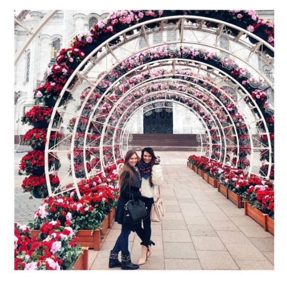 No cabe duda que 
<b><a href="http://www.univision.com/temas/irina-baeva">Irina</a></b> está disfrutando cada minuto de sus vacaciones en casa. No dejes de verla en los últimos capítulos de 
<b><a href="http://www.univision.com/novelas/vino-el-amor">'Vino el amor'</a></b> y no te pierdas el final este 
<b>5 de mayo a las 9PM/8C por <a href="http://www.univision.com/">Univision</a></b>.