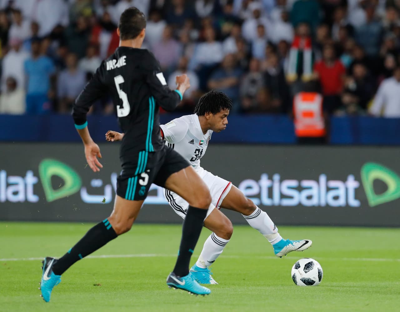 Casi que en la siguiente jugada, Romarinho abrió el marcador para el Al Jazira de forma sopresiva.