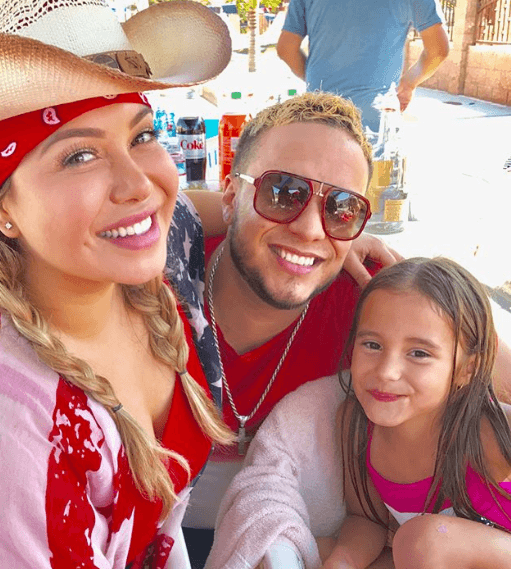 "Hoy te felicito en un año de crecimiento artístico. Este miércoles fue tu ultimo show de la gira 2018", continuó.