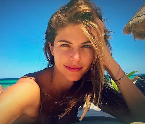 Stephanie Cayo te cautivará con su sensualidad en 'La Hermandad'